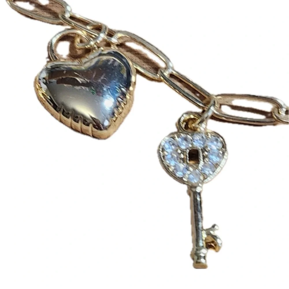 NWT ⚜️👑⚜️ ATTERRI Gorgeous multi charm Necklace - Picture 4 of 7